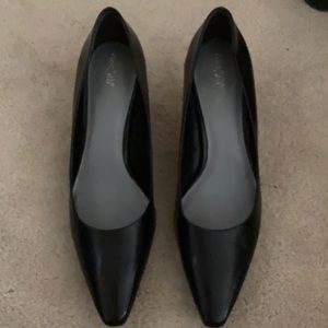 GUC east 5th black heels